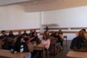 Certificat de voluntariat pentru tinerii de la Casa de Cultură Moldova Nouă