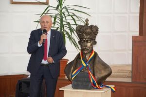 SMV a donat un bust al regelui incoronat Ferdinand raionului Calarasi din R. Moldova