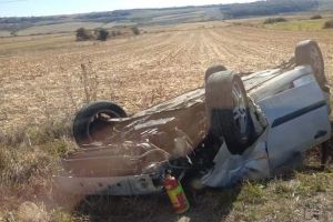 FOTO. Accident cu trei maşini între Tăşnad şi Marghita. Unul dintre autoturisme s-a răsturnat în şanţ