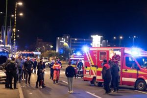 FOTO Accident pe Calea Bucureşti, în zona Carrefour, cu două victime