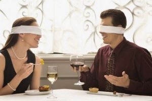 Mureşenii, invitaţi la “Cină pe întuneric”