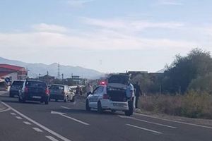 FOTO Accident pe DN1 la ieşirea din Șelimbăr – O femeie rănită