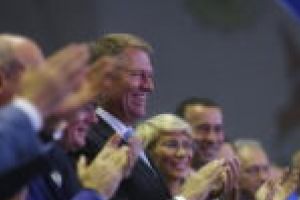 FOTO/VIDEO. „Atunci şi acum, sunteţi fruncea! Felicitări!” Klaus Iohannis şi-a anunţat candidatura în vestul ţării