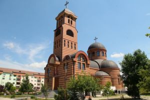 Arde Biserica din Ștrand – Flăcările au cuprins turla bisericii