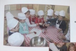 A fost „Săptămâna gastronomiei”, la o grădiniţă din Sfântu Gheorghe