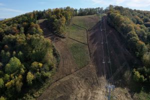 Cum arată Pârtia Cocoş înainte de o iarnă care se anunţă mai grea decât cea de anul trecut (FOTO)