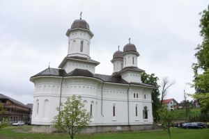 Sărbătoare la Mănăstirea Dobric: hram şi sfinţirea bisericii mari