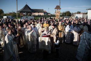 Biserica din parohia Dărmăneşti II a primit veşmântul sfinţirii