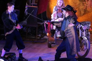 Romanţioşii din Piteşti câştigă Festivalul Naţional de Comedie