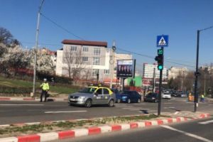 Taximetrist rănit de autobuzul pentru salariaţi Dacia