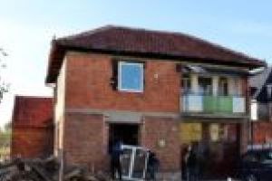 Emoţionant! Zeci de voluntari s-au mobilizat pentru a ajuta o mama bolnavă, cu patru copii