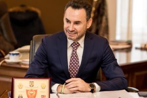 ACUZE GRAVE: „Gheorghe Falcă e preocupat cum să pună mâna pe Poliţie, probabil pentru a închide dosare ce vizează politicieni corupţi din PNL Arad”