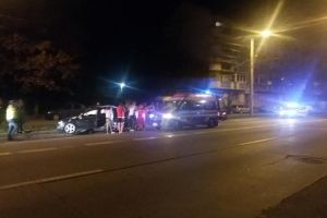 FOTO. Accident pe drumul Botizului. O persoană rănită după impactul dintre două autoturisme