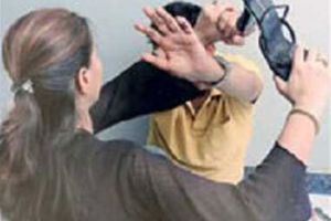 Un bărbat A LUAT BĂTAIE de la propria soţie! A intervenit şi POLIȚIA