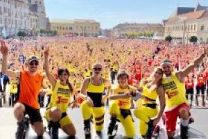 Kinga Sebestyen a pus România în Cartea Recordurilor. Peste 1500 de persoane au participat în Oradea la cea mai mare oră de Kangoo Jumps din Istorie