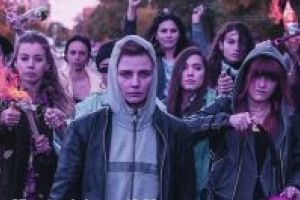 „Am fost făcut să rezist. Să nu se clintească nimic din mine”  153 DE SECUNDE  – Manifestul milenialilor ajunge la Sfântu Gheorghe