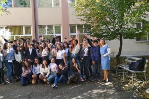 Echipa Salvaţi Copiii, în vizită la Colegiul “Laţcu Vodă” Siret, la o „Oră de Net”