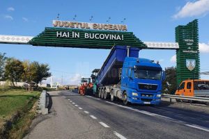 Asfaltările de pe E 85 au ajuns la limita cu judeţul Iaşi