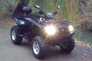 Cu ATV-ul pe drumurile publice, dar fără permis. Tânăr de 19 ani din Vidra, cercetat penal