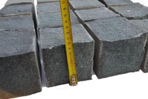 Piatra de andezit, exploatată şi comercializată ilicit. Patru suspecţi au fost reţinuţi pentru 60 de zile de polişiştii harghiteni