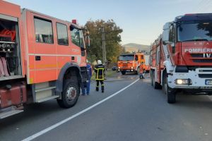 Incendiu DEVASTATOR într-o localitate arădeana. O familie a rămas FĂRĂ CASĂ (GALERIE FOTO)