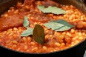 FOTO. Veteranii din Radimna, câştigătorii celei de-a VI-a ediţii a Fasuliadei