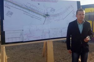 Lucrările de construire a pasajului suprateran de la Piaţa 100 au început cu devierea utilităţilor (FOTO)