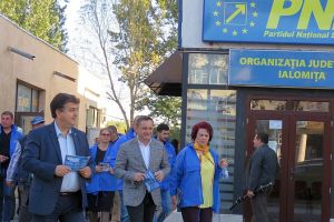 PNL Ialomiţa a dat startul campaniei electorale pentru alegerile prezidenţiale prin discuţii cu cetăţenii din Slobozia