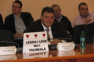 Replica lui Macedonschi la ancheta Rise Project