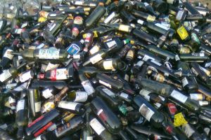 65 de tone de sticlă predate în acest an în Miercurea Ciuc