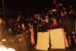 ÎN DIRECT: Barcelona sub asediul manifestanţilor – Baricade cu containere de gunoi incendiate