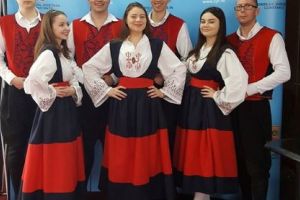 Ansamblul Comunitatii Elene Elpis din Constanta, la Festivalul Elenismului din Romania, in Grecia