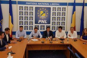 EXCLUSIV: Lista lui FALCĂ pentru Guvernul Orban. CARE sunt PROPUNERILE de MINIȘTRI şi secretari de stat avansate de europarlamentarul arădean