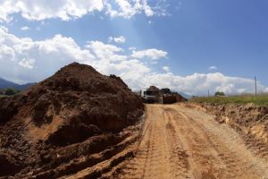 Optimism: Primul strat de asfalt ar putea fi turnat până la venirea iernii pe „ciotul” Râşnov – Cristian