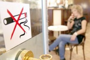 Robii tutunului se vor împuţina. Legea antifumat va deveni şi mai dură!