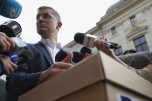 Dan Barna şi USR-PLUS lansează o platformă de 10 puncte. În top: înlăturarea persoanelor cu probleme penale din funcţiile publice, bani mai mulţi pentru Educaţie şi o lege nouă pentru Sănătate