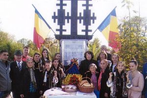 Placă comemorativă pentru eroii din Războiul de Independenţă, dezvelită prin eforturile a ...