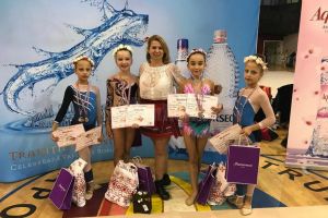 Evoluţii spectaculoase la gimnastică ritmică, recompensate cu premii la Iaşi şi Bucureşti