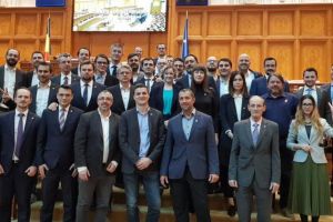 USR rămâne pe poziţie. Vrea alegeri anticipate