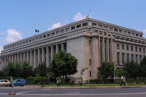 Pretendenţii la funcţii îşi fac încălzirea în culise