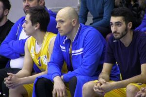 Un fost jucător trebuie să 