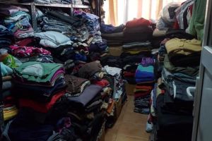 FOTO. Apelul nu a rămas fără ecou. Sătmărenii au donat sute de haine Adăpostului de noapte