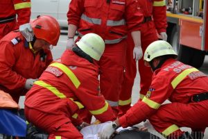 Accident în centrul Oradiei: Un taximetrist a izbit cu maşina un adolescent pe trecerea de pietoni