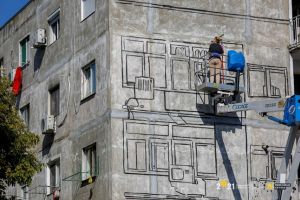 Memoriile Cetăţii: Artişti au decorat clădiri în memoria Revoluţiei din ’89