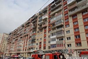 ISU ALBA: INCIDENT pe strada Mircea cel Bătrân din Alba Iulia – Degajare de fum într-un bloc