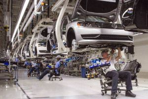 Industria auto din România o depăşeşte pe cea britanică. Cum s-a ajuns la această performanţă