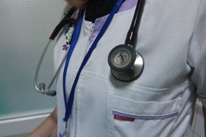 Medicul ginecolog din Tulcea arestat pentru 18 infractiuni de luare de mita vine la Constanta 