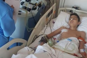 Băiatul din Botoşani care a trecut de un transplant, dar a făcut o complicaţie a sistemului imunitar. „Viaţa ne-a îngenunchiat iar“