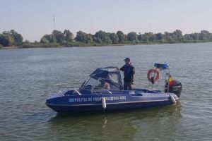 Tulcea: Pescar cu probleme medicale, salvat de politistii de frontiera 
