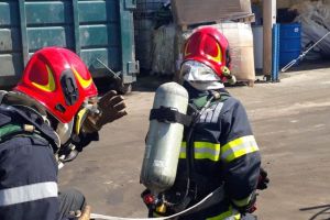 Incendiul de la Viile Sibiului – O femeie are arsuri pe faţă şi e dusă la spital